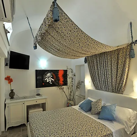 World Center Couette-café 3*